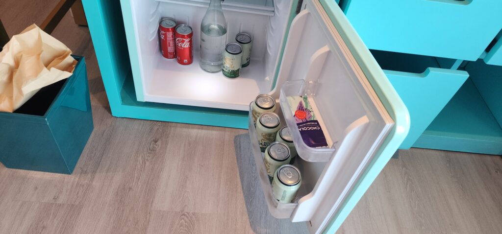 水上ヴィラのミニバー